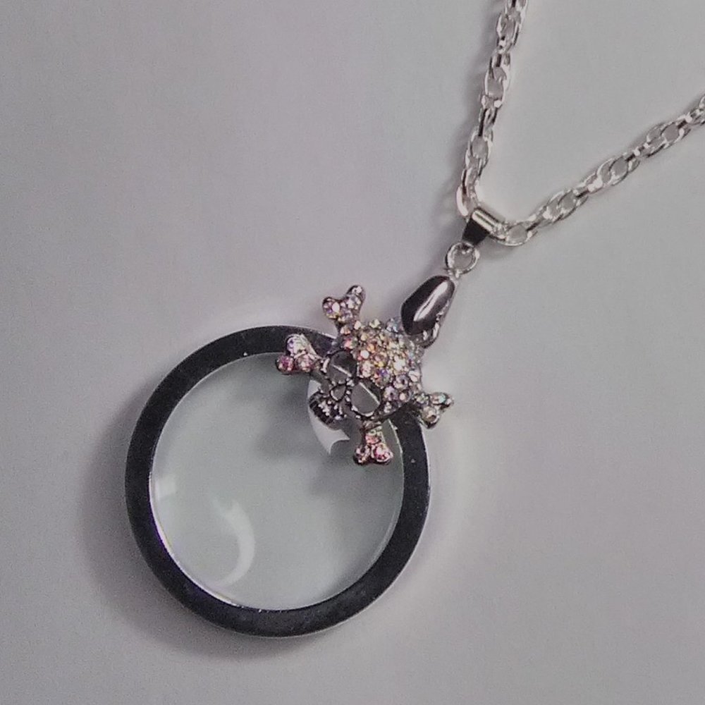 Silver Plated Magnifying Glass Pendant Necklace with AB Crystal Skull 7x strong